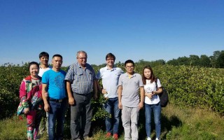 不老科技 不老莓科技小院团队到东鳌鹿业科技开发有限公司调研与座谈交流