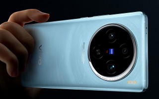 明轩数码科技 AI影像有革新！长续航个性小直屏vivo S30系列萌动来袭