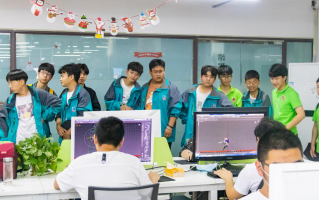 新华科技中心 新华互联网科技：职业教育“飞”出新高度